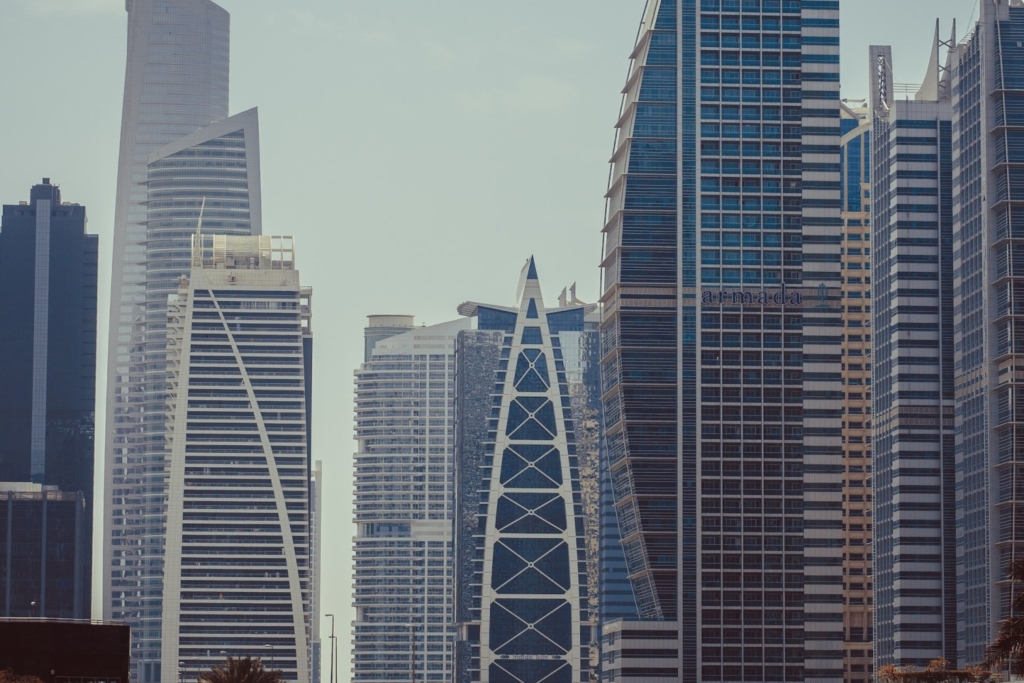 pros and cons of buying property in dubai