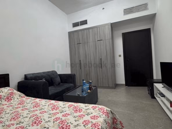 Room for Rent in Al satwa