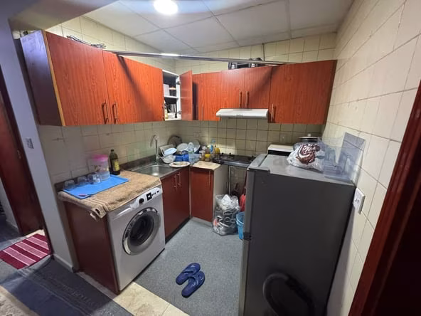 Bed Space for Rent in Al Jafiliya Dubai