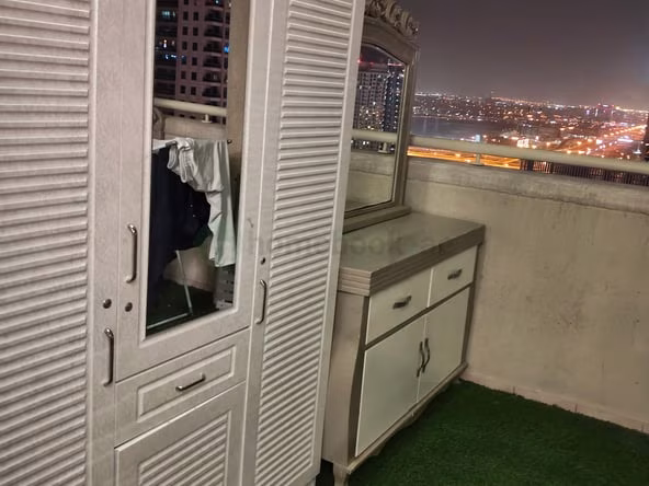 Bed Space & Partition in Dubai Marina