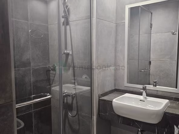 Room for Rent in Al satwa