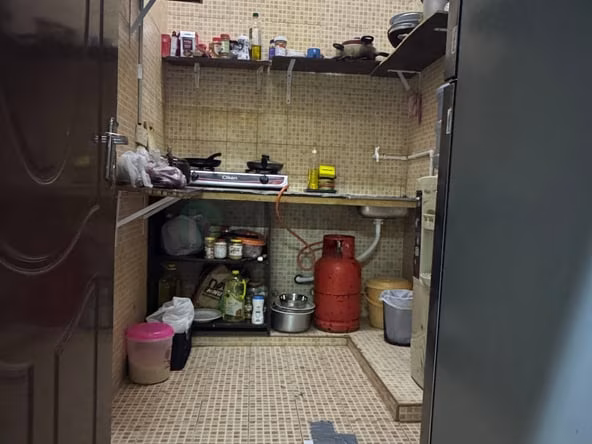 Bed Space & Partition in Al Jafiliya
