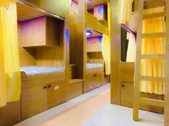 Bed Space & Partition for Female in Dubai