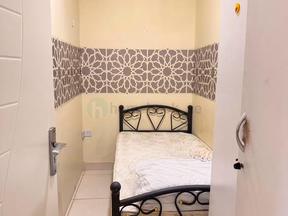 Bed Space & Partition in Al Muteena