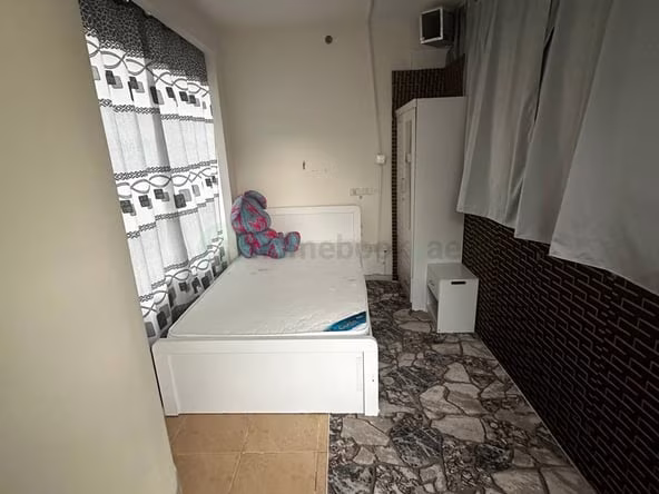 Bed Space & Partition in Al Muraqqabat