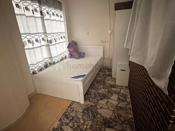 Bed Space & Partition in Al Muraqqabat
