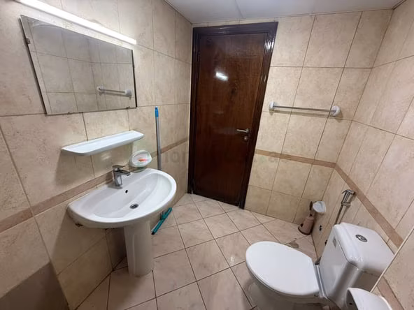 Bed Space & Partition in Al Muraqqabat