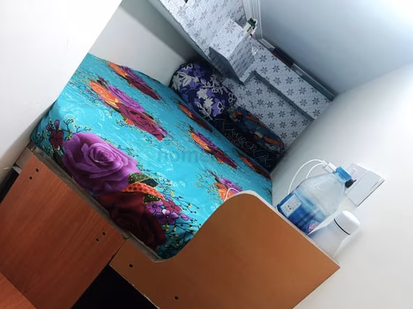 Bed Space & Partition in Al Muraqqabat