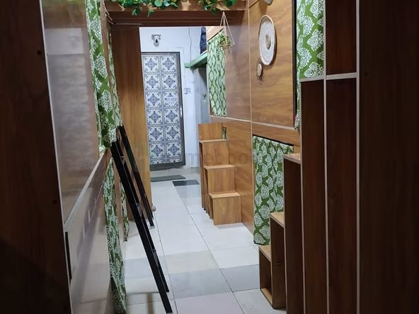 Bed Space & Partition in Naif