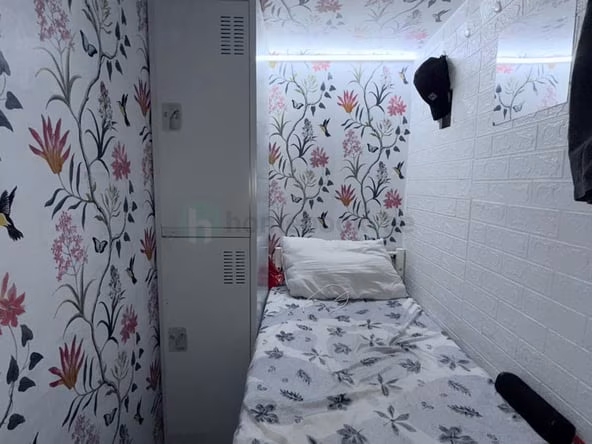 Bed Space & Partition in Naif