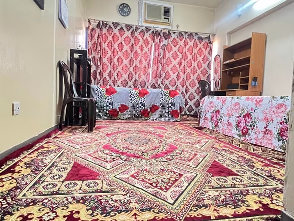 Bed Space & Partition in Oud Metha