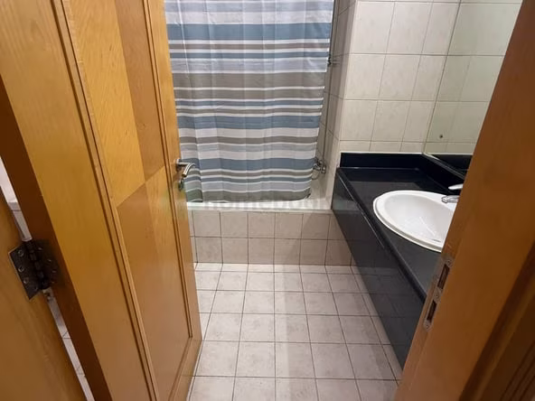 Bed Space & Partition in Discovery Gardens