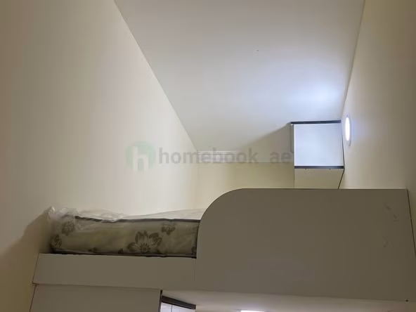 Bed Space & Partition in Downtown Dubai