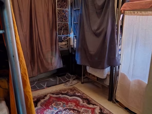 Bed Space & Partition in Al Muraqqabat