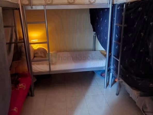 Bed Space & Partition in Al Muraqqabat
