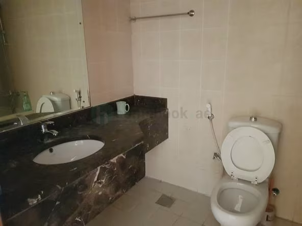 Room for Rent in International City