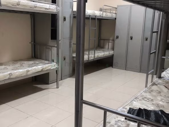 Bed Space & Partition in Hor Al Anz