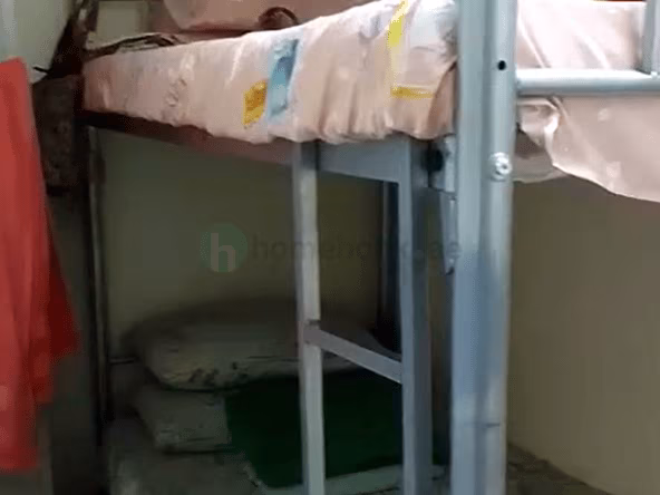 Bed Space & Partition in Discovery Gardens