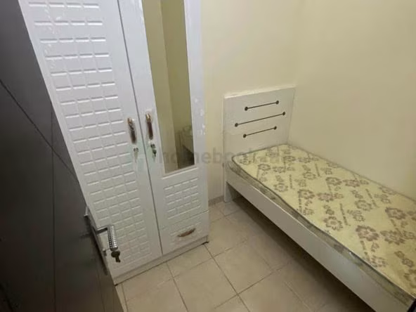 Bed Space & Partition in Discovery Gardens