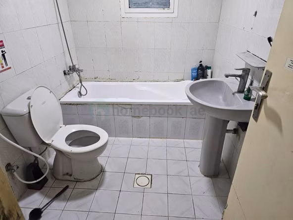Bed Space & Partition in Al Mankhool