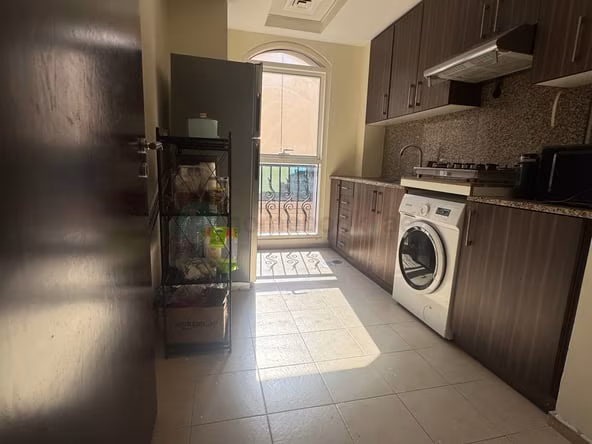 Room for Rent in Al satwa