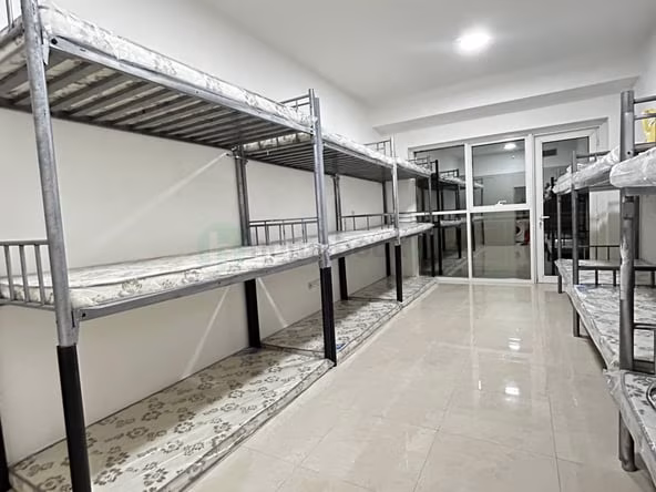 Bed Space & Partition in Al Murar