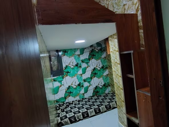 Bed Space & Partition Near Sharaf DG Metro Station