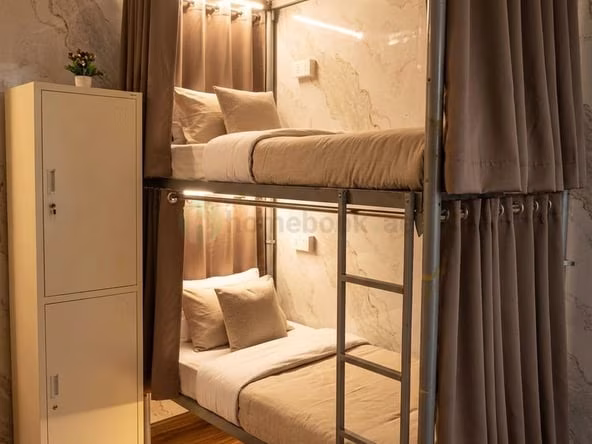 Bed Space & Partition in Al Muraqqabat