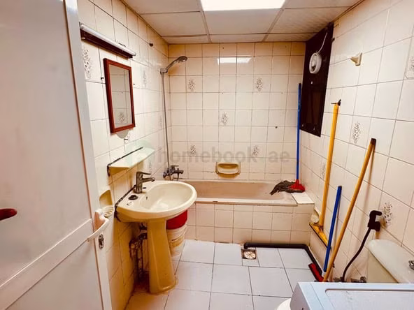 Bed Space & Partition in Al Muraqqabat