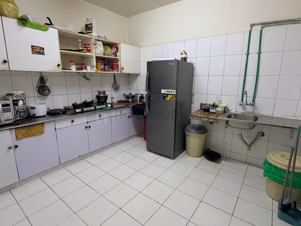 Bed Space & Partition in Al Muteena