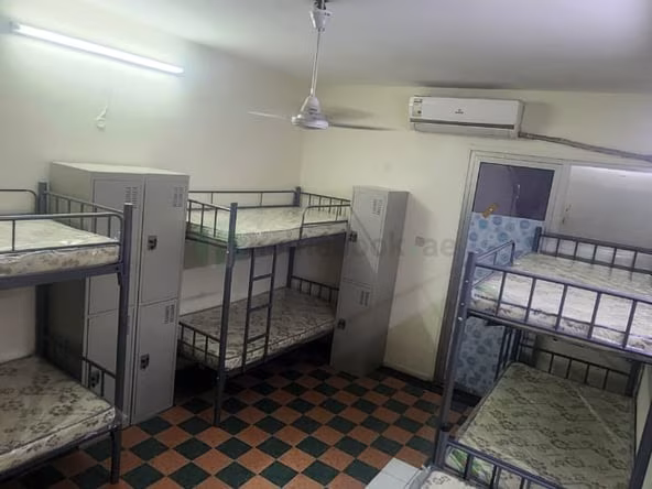 Bed Space & Partition in Al Muteena