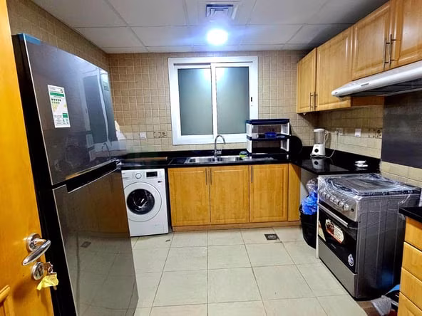 Bed Space & Partition in Al Muraqqabat