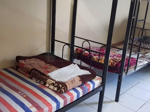 Bed Space & Partition in Al Murar