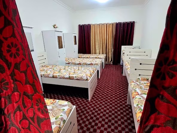 Bed Space & Partition in Al Muraqqabat