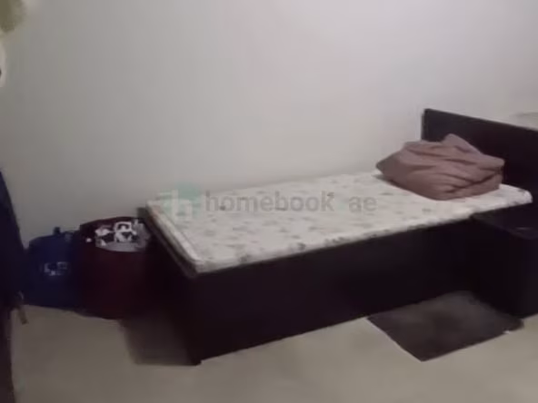 Bed Space & Partition in Al Muraqqabat