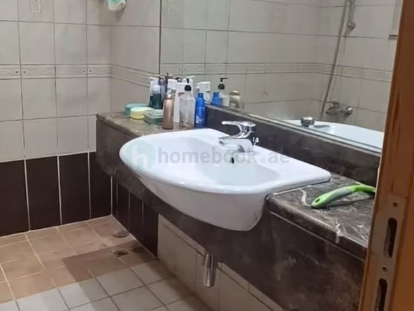 Bed Space & Partition in Al Muraqqabat
