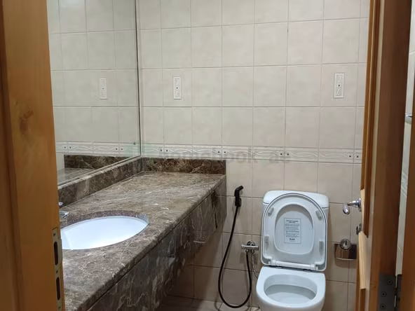Bed Space & Partition in Al Muraqqabat