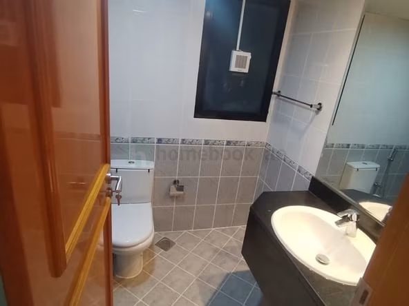 Room for Rent in Al satwa