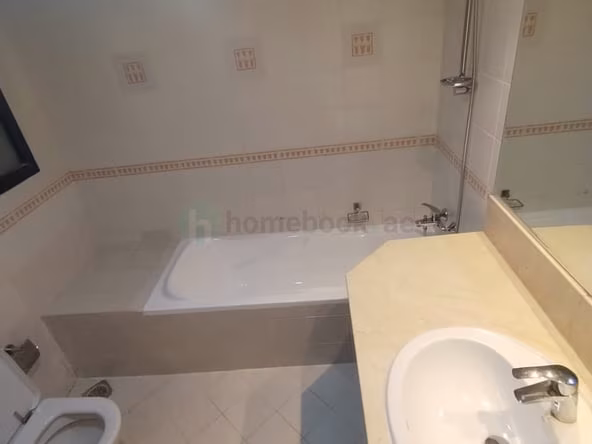 Room for Rent in Al satwa