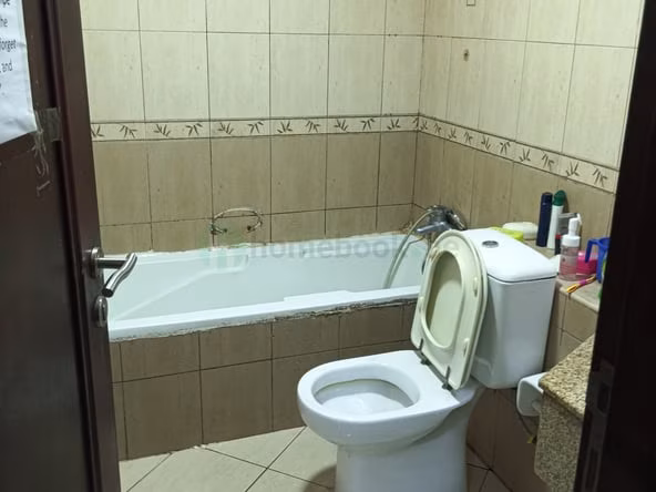 Room for Rent in International City