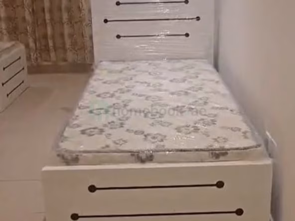 Bed Space & Partition in Al Garhoud