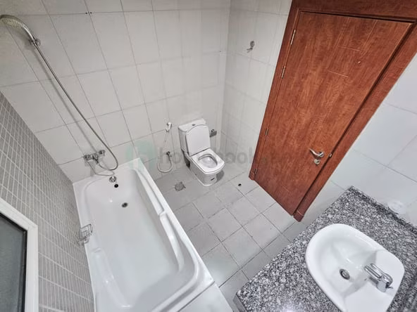 Bed Space & Partition in Muhaisnah