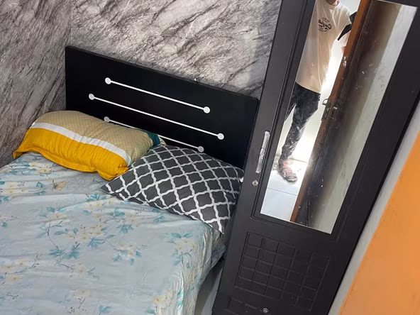 Bed Space & Partition Near BurJuman Metro Station