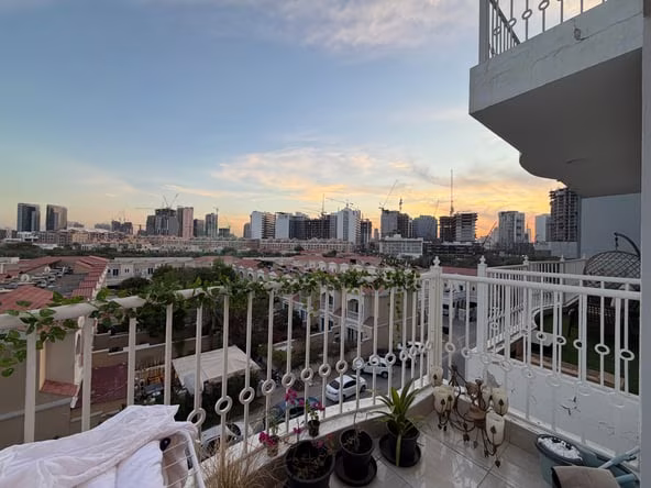 Bed Space & Partition in Jumeirah Village Circle (JVC)