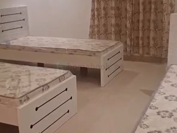 Bed Space & Partition in Al Garhoud