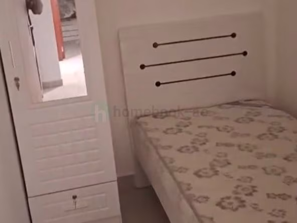 Bed Space & Partition in Al Garhoud