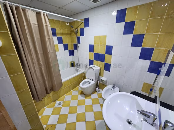 Bed Space & Partition in Al Mankhool
