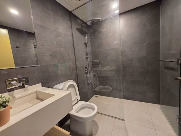 Bed Space & Partition in Jumeirah Village Circle (JVC)