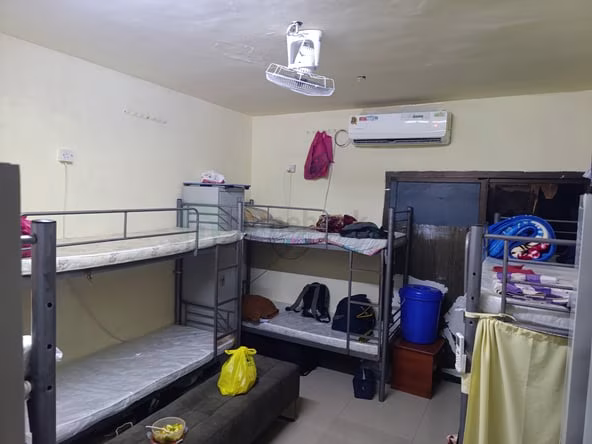 Bed Space & Partition in Al Fahidi