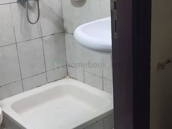 Bed Space & Partition for Rent in Al Muteena, Deira